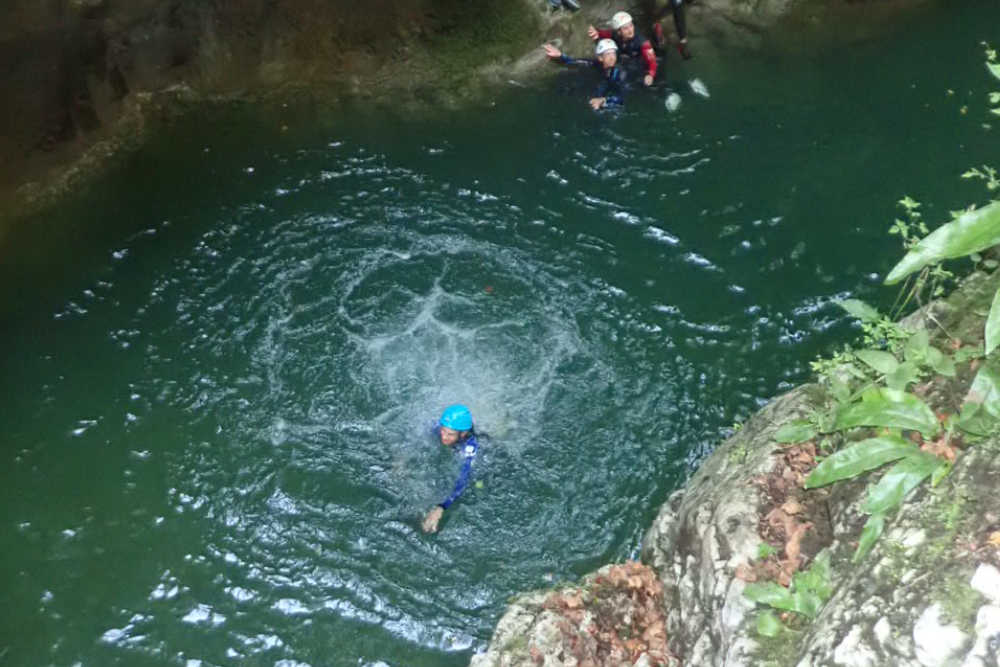 riviere sauvage avec nage en eau vive annecy