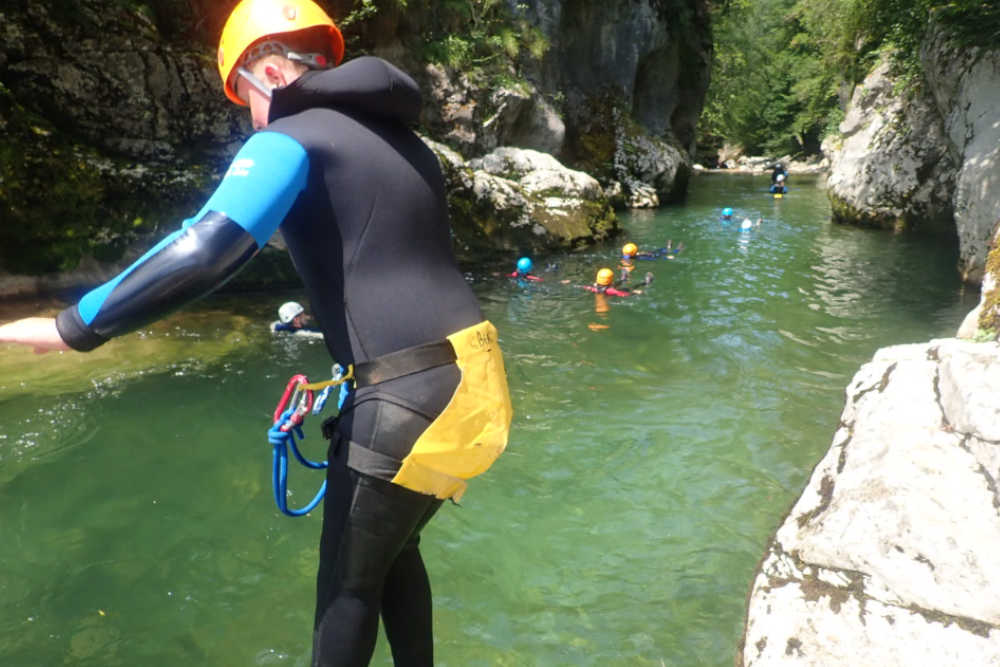 saut en riviere randonnee aquatique cheran