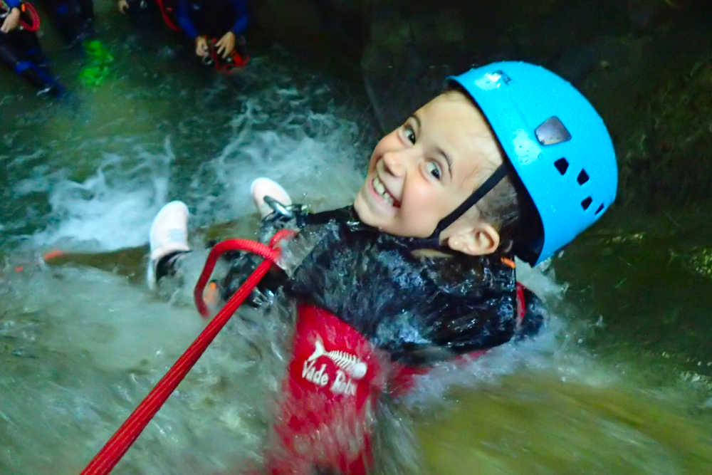 enfant qui sourit canyoning de frontenex