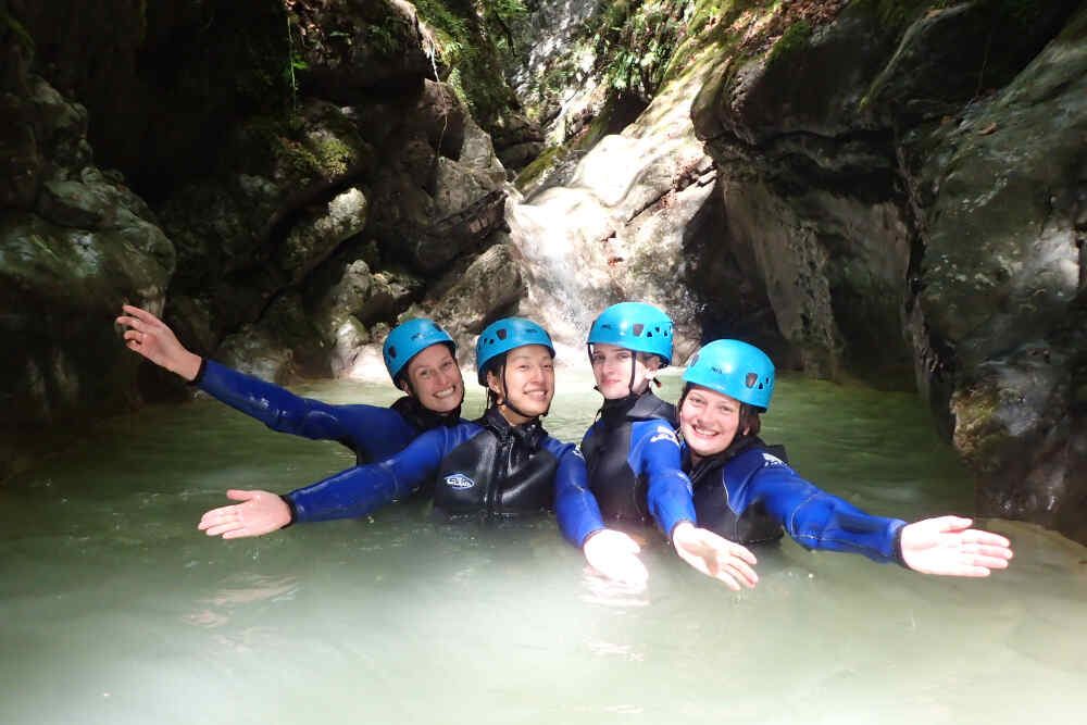 groupe de copine en canyoning savoie grand revard